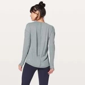 Lululemon Athletica Women's Gray Long Sleeve Top